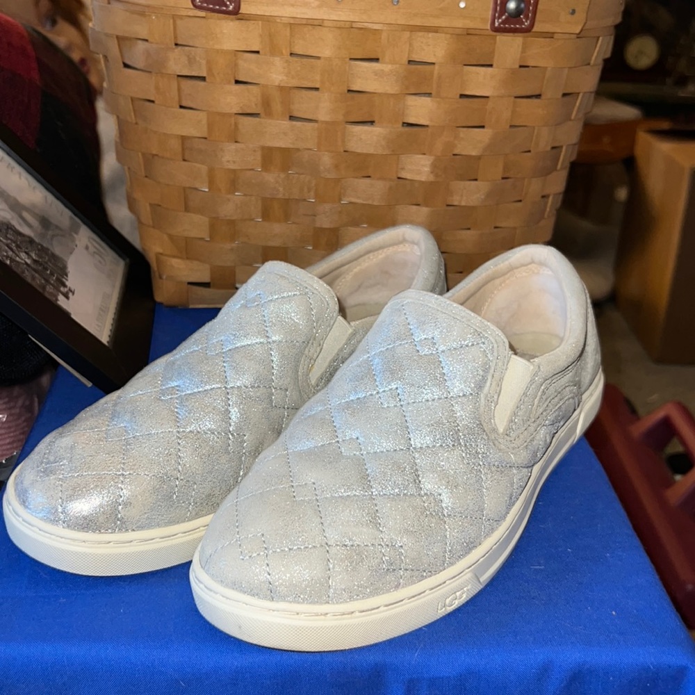 Ugh Size 11 Silver Quilted Loafer
